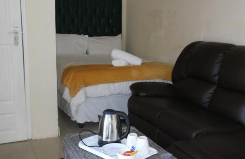 Bluff Casa | ISILOSAMANZI GUEST HOUSE