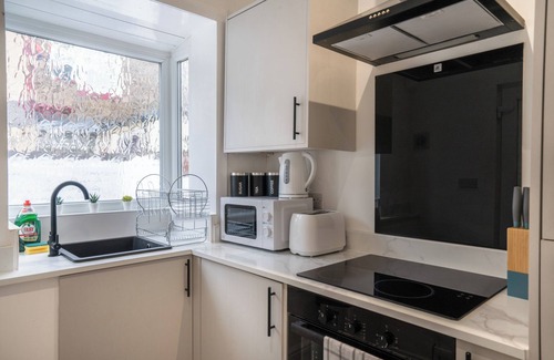 Burnley Casa | Isimi Burnley 3 Bedroom Modern House, Free Parking