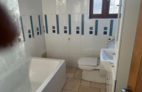 Squirrel's Heath Apartamento | `isimi Romford London [ Modern 6 Bedroom House]