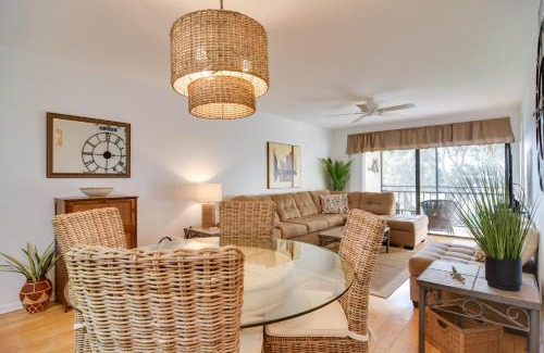Casa del Mar Apartamento | Isla Del Sol Condo about 2 Miles to St Pete Beach!