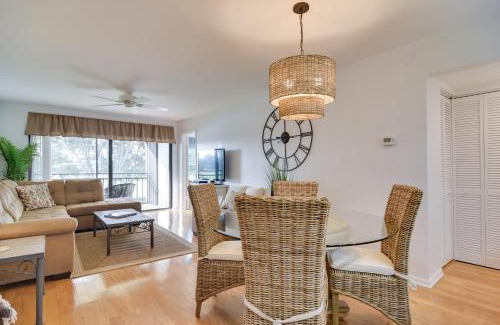 Casa del Mar Apartamento | Isla Del Sol Condo about 2 Miles to St Pete Beach!