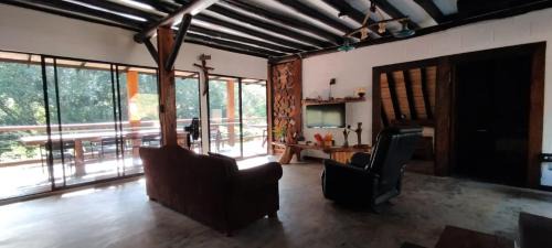 Yolombo Casa | Isla Escondida Maceo Finca Hotel y Restaurante
