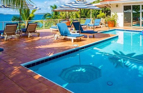 Hart Bay Villa | Villa frente al mar! AC completo! Enorme piscina y jacuzzi!