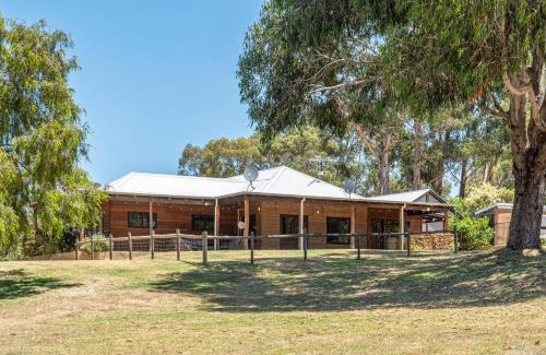 Yelverton Casa | Island Brook Estate Vineyard and Chalets