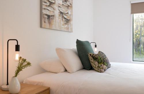 Yelverton Casa | Island Brook Estate Vineyard and Chalets