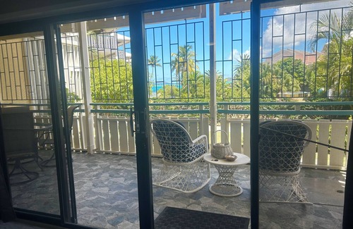 Estate Golden Rock Condominio | Island Carribean Getaway! 1 King bed! 2BR/2BA Condo with beach access and pool!