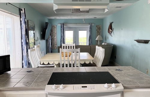 East End Condominio | ISLAND CLUB- East End OCEANFRONT Ground Level unit with gazebo and OCEAN VIEW