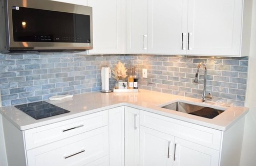 Chincoteague Apartamento | Island Creek Retreat Cozy Efficiency Suite w/ Shared Pool, Crabbing Pier & Wi-Fi