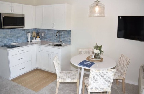 Chincoteague Apartamento | Island Creek Retreat Cozy Efficiency Suite w/ Shared Pool, Crabbing Pier & Wi-Fi