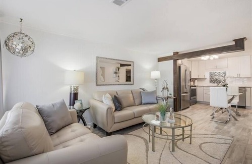 Holmes Beach Casa | Island Escape 2 Bedroom Villa by Redawning