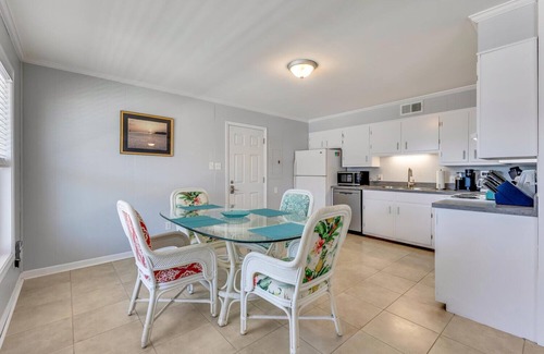 Carolina Beach Casa | Island Escape - 2 Private levels