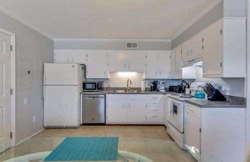 Carolina Beach Casa | Island Escape - 2 Private levels