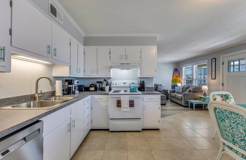 Carolina Beach Casa | Island Escape - 2 Private levels