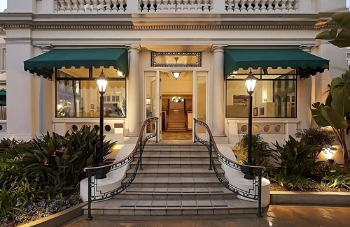 Coronado Casa | Island Escape! 4 Units Near Seaport Village! With Outdoor Pool and Parking!