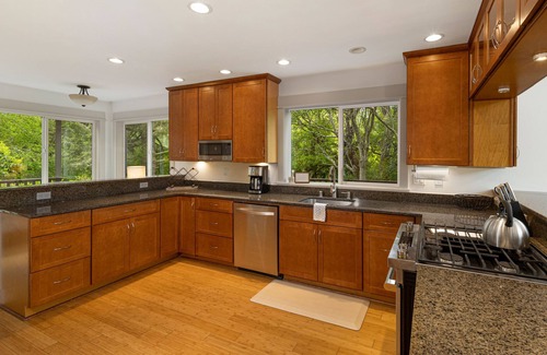 Friday Harbor Casa | Island Escape with Luxe Comfort and Privacy -Margo House