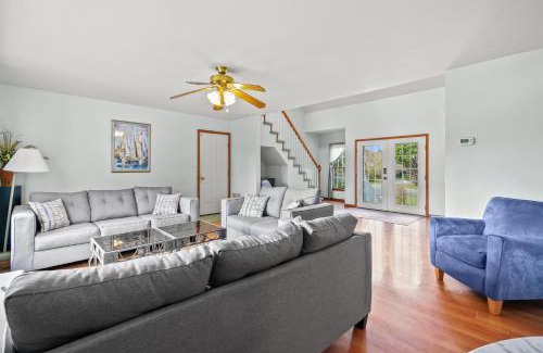 Chincoteague Casa | Island Estate - Pet friendly, private pool & dock!