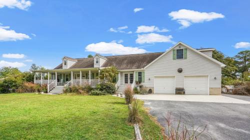 Chincoteague Casa | Island Estate - Pet friendly, private pool & dock!