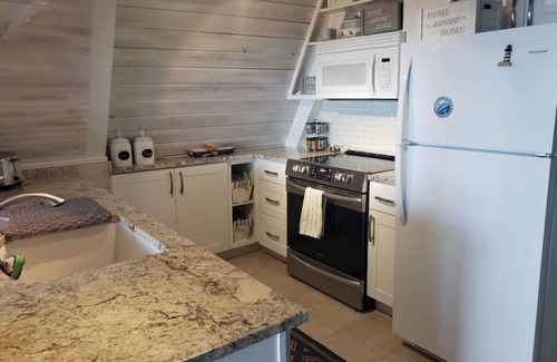 Cassopolis Cabaña | Island Get Away – Lakefront Cottage on Beautiful Diamond Lake with Private Beach