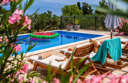 Supetar Casa | Island Getaway - Heritage House