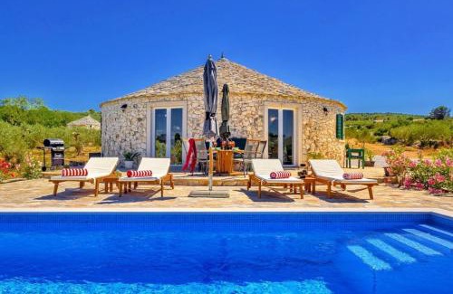 Supetar Casa | Island Getaway - Heritage House