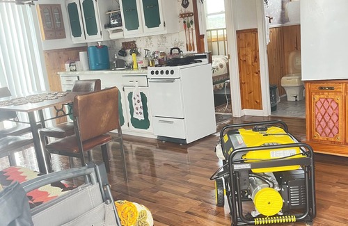 York Harbour Cabina | Island-getaways cottage rental and cod fishing.