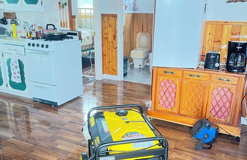 York Harbour Cabina | Island-getaways cottage rental and cod fishing.