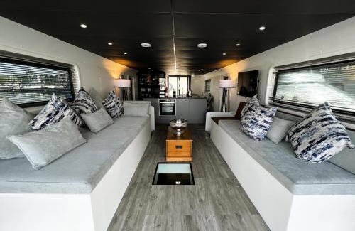 Whippingham Alquiler De Eote | Island Harbour Houseboat