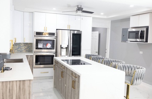 Nassau Casa | Island Haven Hideaway 5BR Home & Pool Cottage Near Beach