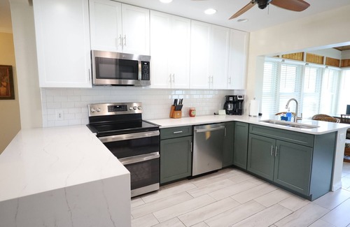 Crystal River Casa | Island home on Kings Bay - manatees at the dock!