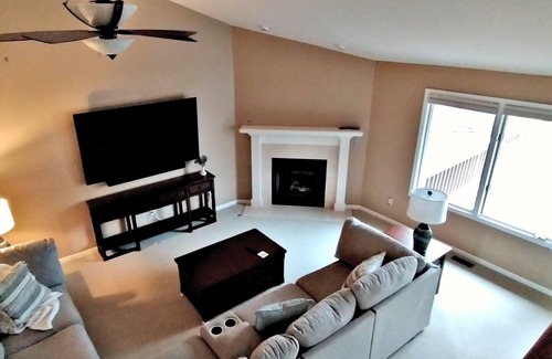 Grosse Ile Casa | Island home close to water and parks
