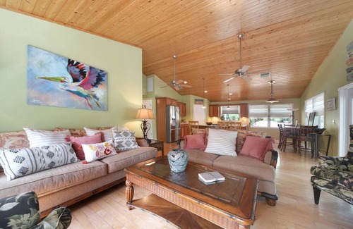 Saint James City Casa | Island Home within the Pines and Palms; Kayaks, Bikes, and Inviting Porches~