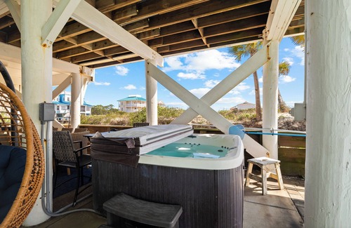 East End Casa | Island Life: 8BR East End House- Priv. Pool and Hot Tub, Sleeps 26, Beachfront!