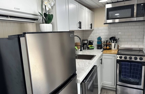 Englewood Cabaña | Island-Life-Steps to Stunning Beach! Pool!