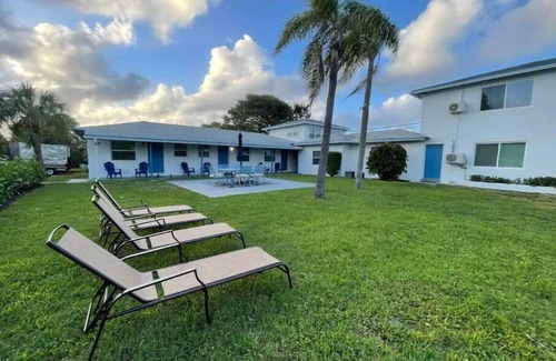 Florida North Atlantic Coast Condominio | Island Living: Walk to Beach Fish Surf Sun