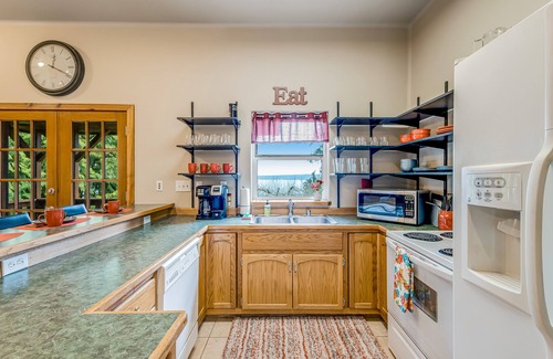 Camano Island Casa | Island oasis with firepit, port & mountain views, & washer/dryer