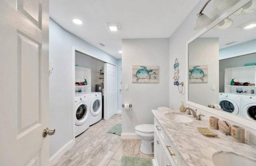 Indian Rocks Beach Casa | Island Paradise 3 Bed Waterfront/Heated Pool