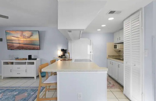 Sunset Beach Condominio | Island Paradise - Beachfront Condo