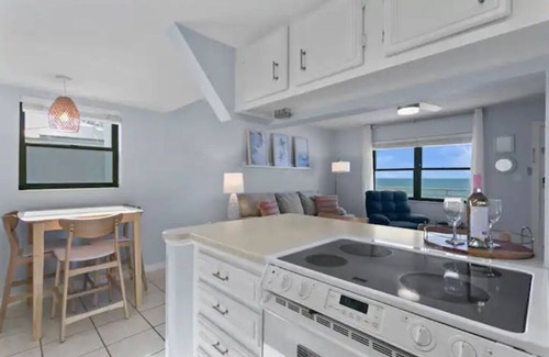 Sunset Beach Condominio | Island Paradise - Beachfront Condo