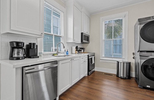 Galveston Casa | Island Pride Coastal Cottage - 2 King Beds on the East End!