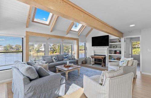 Litchfield by the Sea Casa | Island Serenity Lake View 3 Bedroom with Amenities