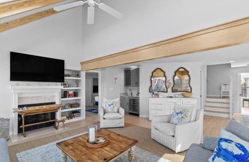 Litchfield by the Sea Casa | Island Serenity Lake View 3 Bedroom with Amenities
