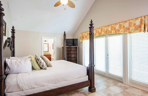 Marathon Hotel | Island-Style Living with a Full Kitchen and Direct Access to Pool!