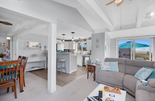 Newbury Casa | Island SunRise: Charming Plum Island Getaway - Beaches, Festivals and Downtown Fun!