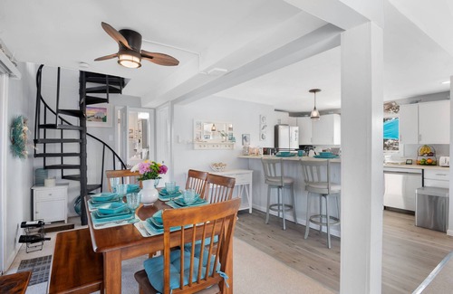 Newbury Casa | Island SunRise: Charming Plum Island Getaway - Beaches, Festivals and Downtown Fun!