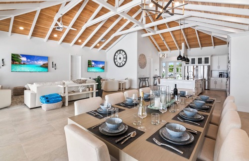 Tar Bay Casa | Island Time - Brand New 4 bedroom Luxury house right on the Beach!