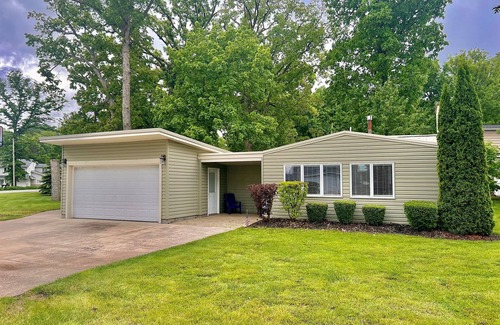 Lakeview Cabina | Island Time on Seminole, firepit, golf cart, Boat for rent