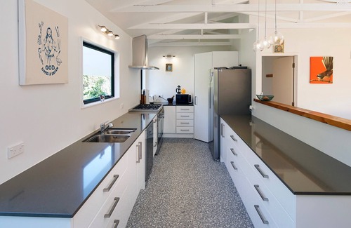 Onetangi Cabaña | Hora de la isla - Onetangi Holiday Home