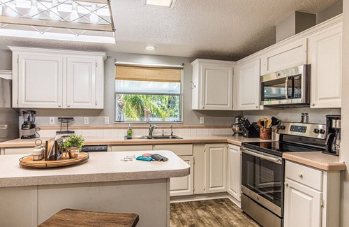 Crystal River Casa | Island Time-Ozello Canal Home -PvtDockw/Lift - DogOk-10ppl