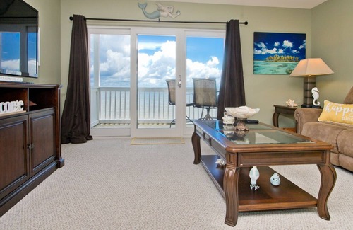 Innerarity Townhomes Casa | Island Time: Peaceful Waterfront Unit with 2 Kayaks!