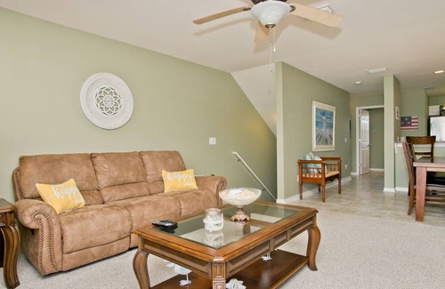 Innerarity Townhomes Casa | Island Time: Peaceful Waterfront Unit with 2 Kayaks!